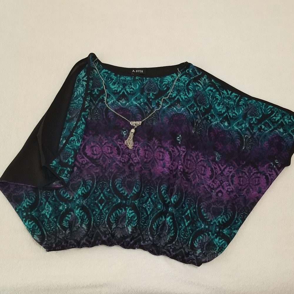 Medium Flowy Cut-Out Blouse and Necklace